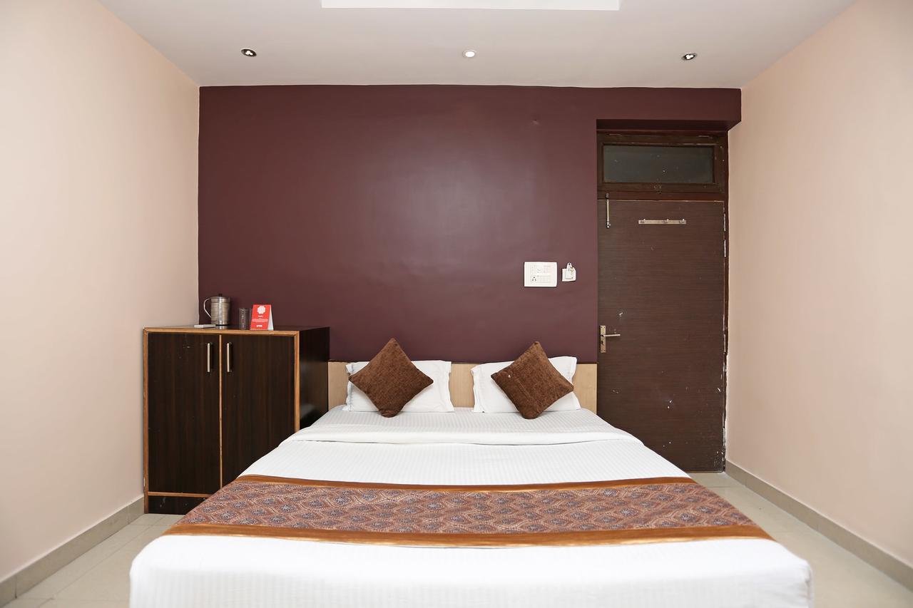 Oyo 11596 Sanjay Guest House Канпур Экстерьер фото