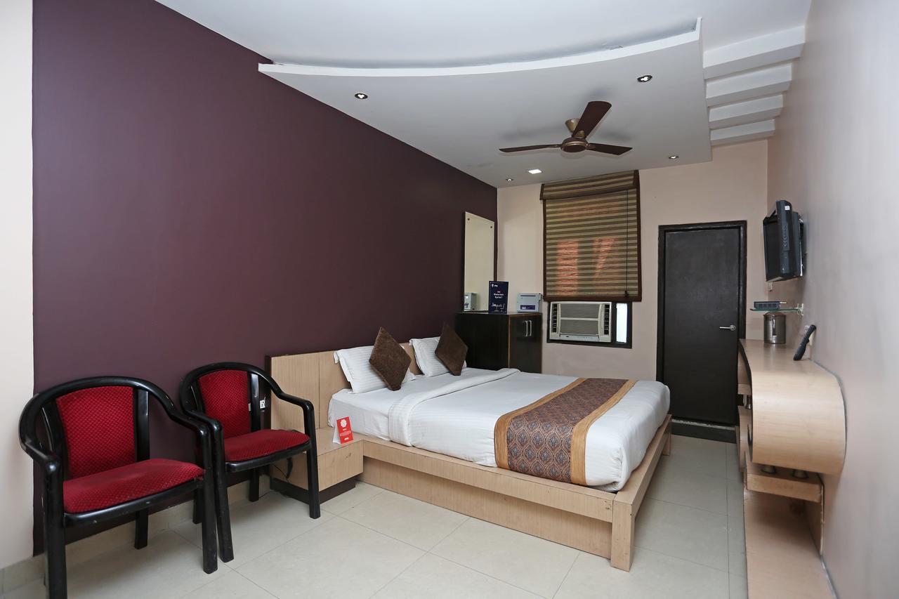 Oyo 11596 Sanjay Guest House Канпур Экстерьер фото