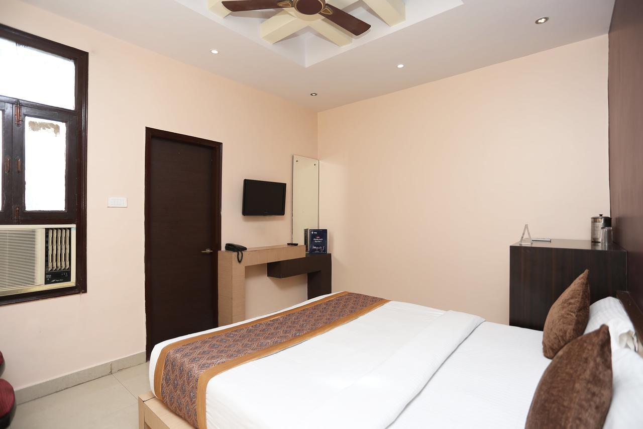 Oyo 11596 Sanjay Guest House Канпур Экстерьер фото