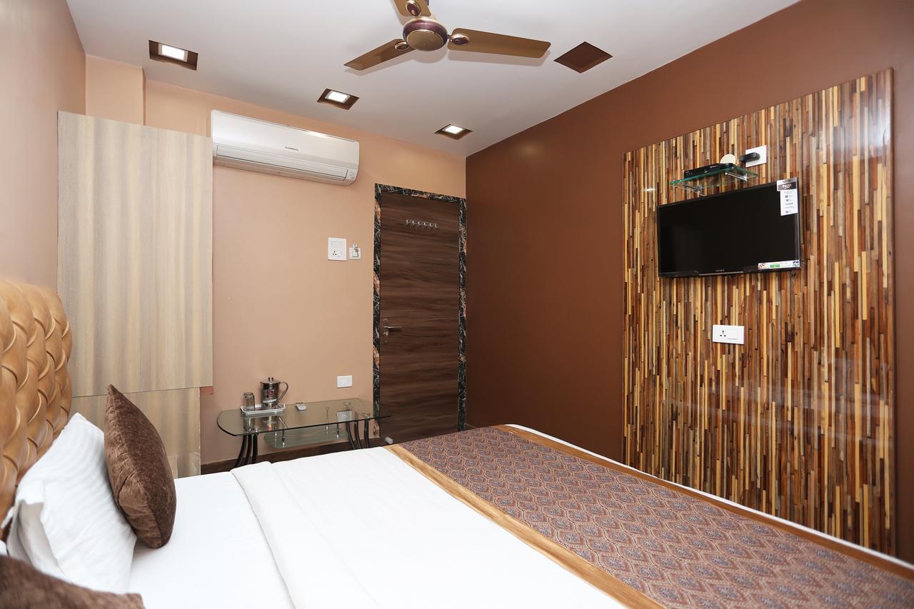 Oyo 11596 Sanjay Guest House Канпур Экстерьер фото